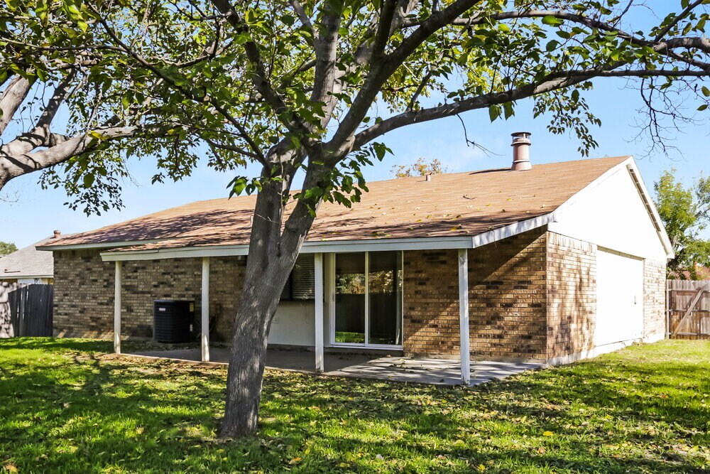 Building Photo - 7812 Burgundy Dr