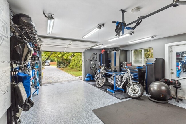 Building Photo - 13801 S Biscayne River Dr