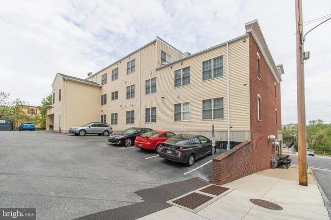 Building Photo - 134 Bridge St