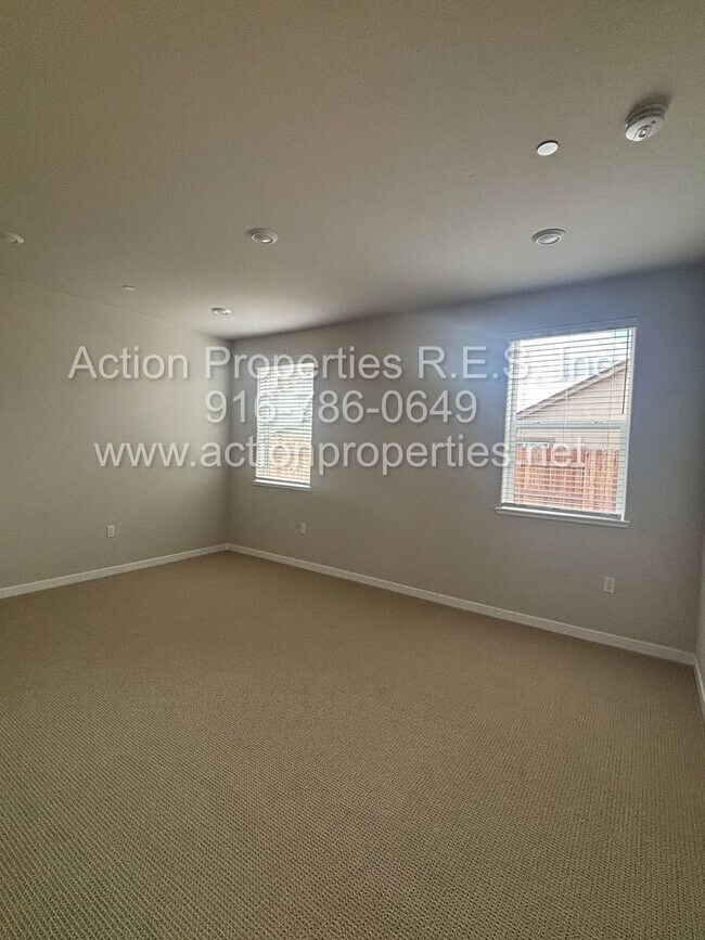 Building Photo - Action Properties Offering Roseville Solar: Inspiration Village Community Gated: 3 Bedroom 3 Bath...