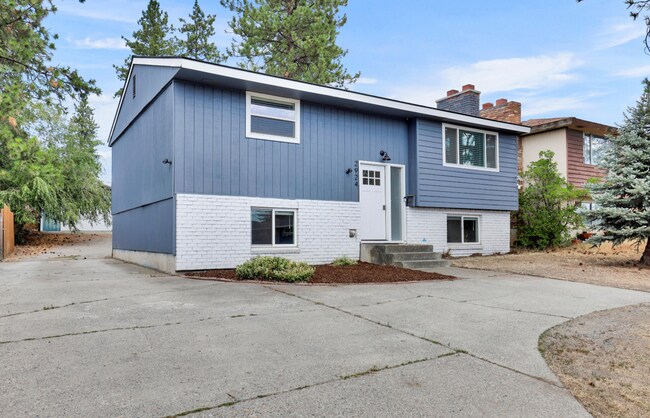 Building Photo - Charming Unfurnished Spokane Home with Large Shop in a Prime Northwest - Unfurnished