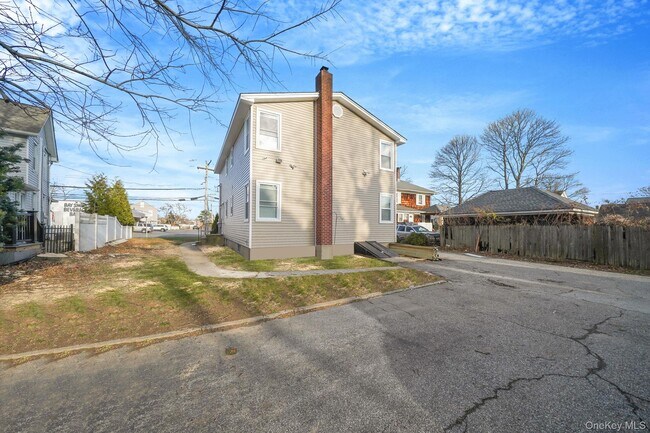 Building Photo - 130 5th Ave