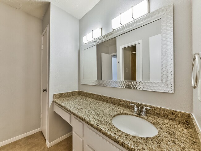 Building Photo - 21335 Park Mt Dr