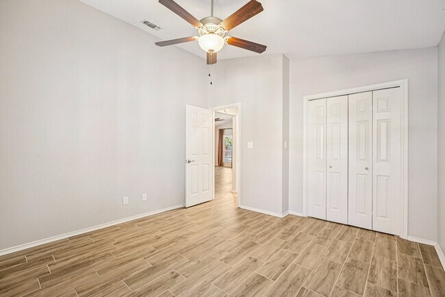 Building Photo - 127 Terrace Ln