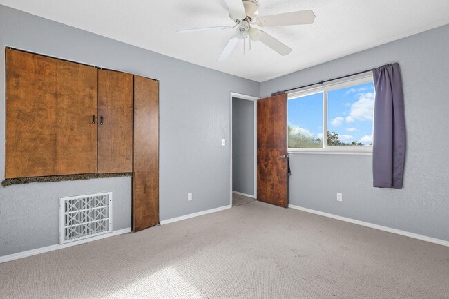 Building Photo - Large Family Home