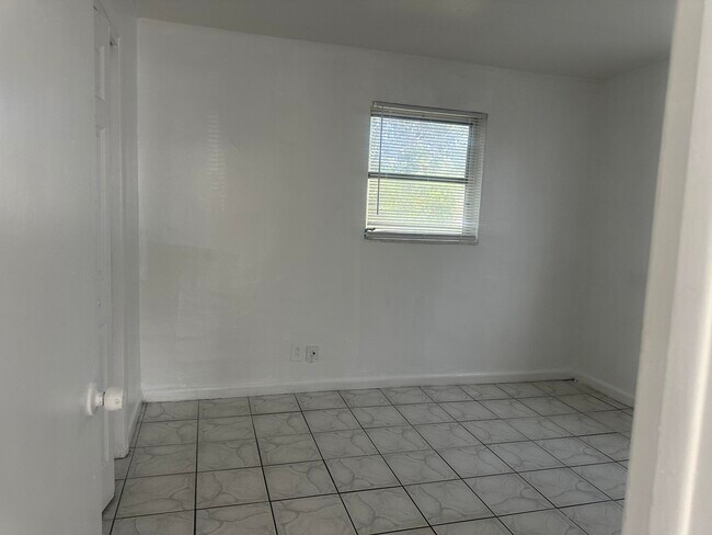 Building Photo - 4120 NW 39th Ave