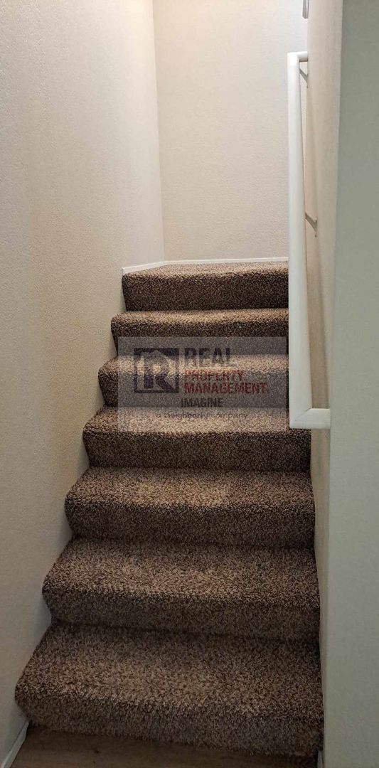 Building Photo - Check Out This Adorable 3 Bedroom, 2.5 Bath TownHome!