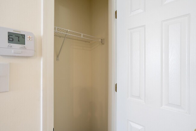 Building Photo - 2418 Northampton Dr