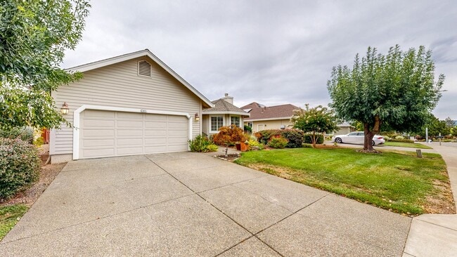 Building Photo - 7971 Oakmont Dr