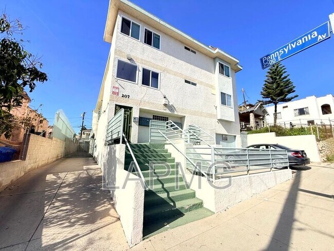 Building Photo - 207 N Mathews St