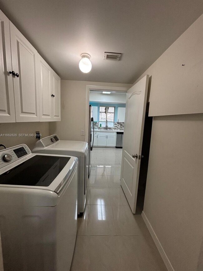 Building Photo - 1133 SE 13th Terrace