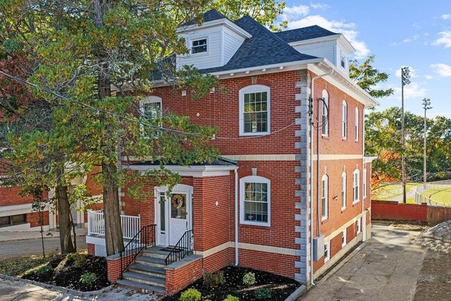 Building Photo - 508 Charles St