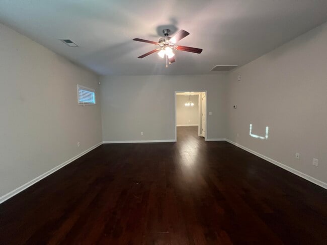 Building Photo - 3177 Mayflower Ln