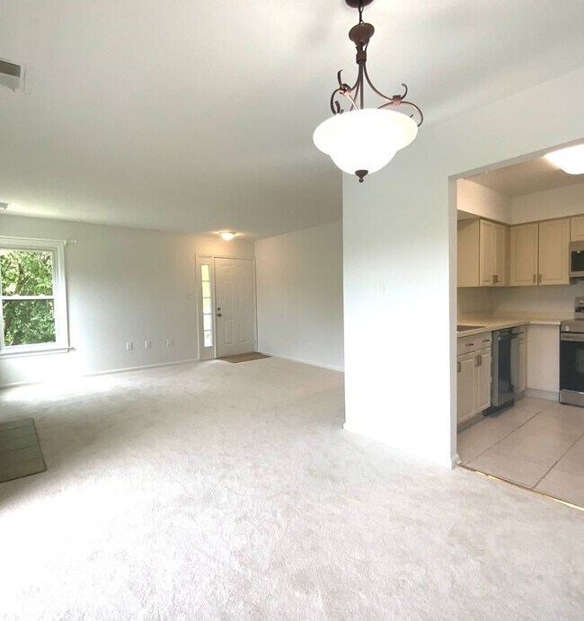 Building Photo - 7594 Lakeside Village Dr