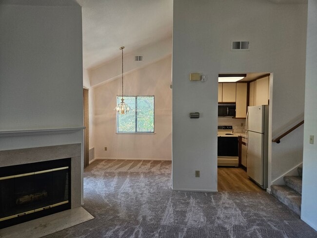 Building Photo - Great Location.... Gorgeous 2 Bedroom 2 Bath End Unit Condo in North San Jose