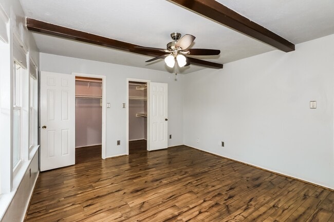 Building Photo - 826 Bradwell Dr