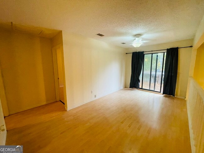 Building Photo - 136 Creekwood Cir