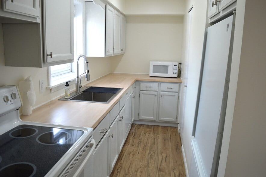 Building Photo - 328 N Allen St