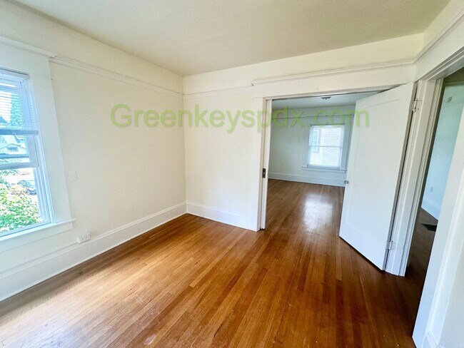 Building Photo - Gorgeous Top Level of Huge Craftsman House!