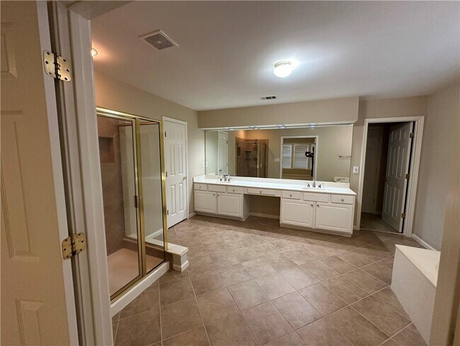 Building Photo - 625 Bentley Ct