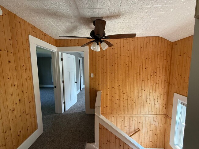 Building Photo - Charming 3-Bedroom Single Family Home in C...