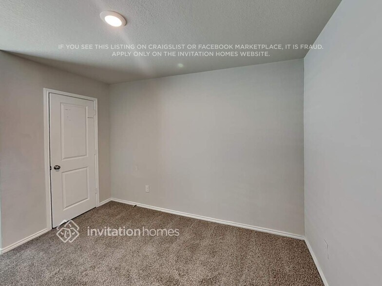 Building Photo - 5747 Leon Pl