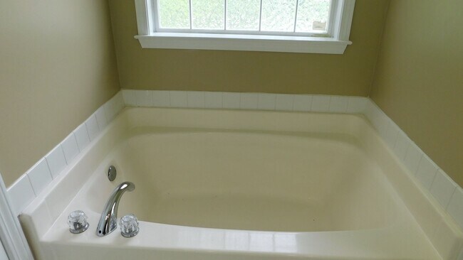 Building Photo - 632 Forest Lakes Dr