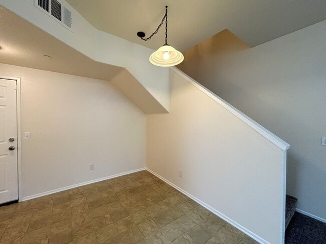 Building Photo - Two-Story 3-Bedroom Condo in Orange Gardens HOA!