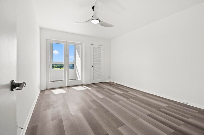 Building Photo - 4047 Lincoln A