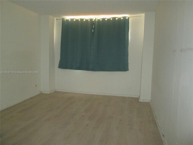 Building Photo - 250 174th St