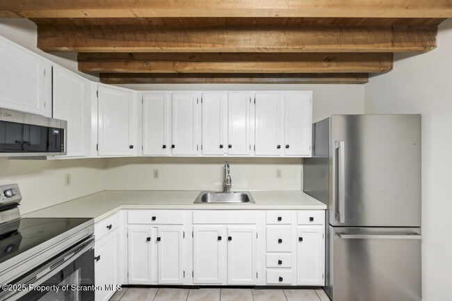 Building Photo - 300 Lake Rd