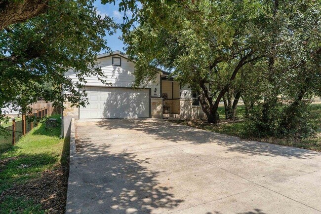 Building Photo - 306 Songwood Dr