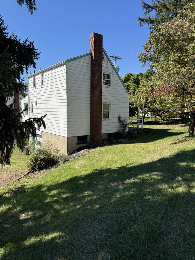 Building Photo - 1226 Cloverfield Dr