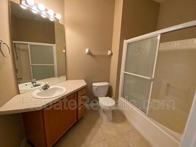 Building Photo - 7990 Baymeadows Cir E