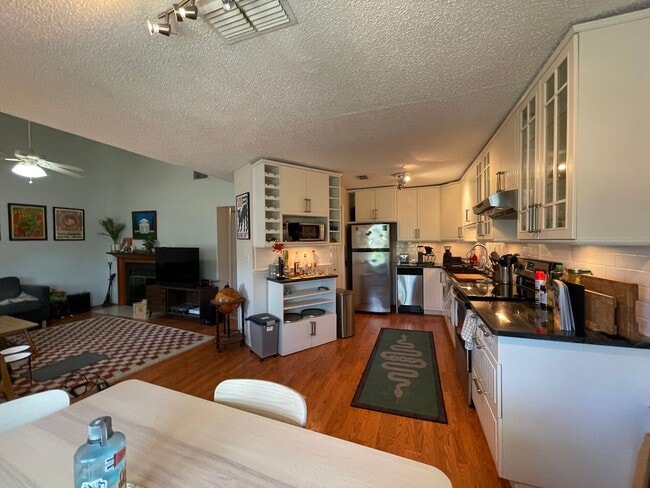 Building Photo - Lynnhaven Shores