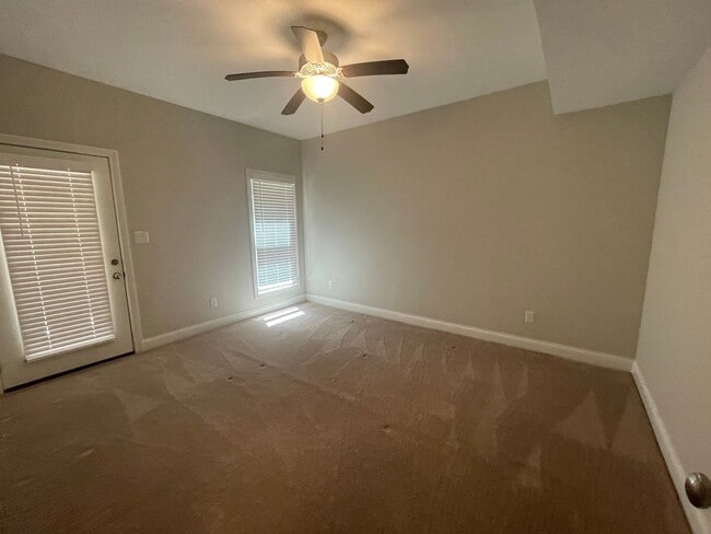 Building Photo - Beautiful 2 Bedroom 2 Bath Condo in Middle...