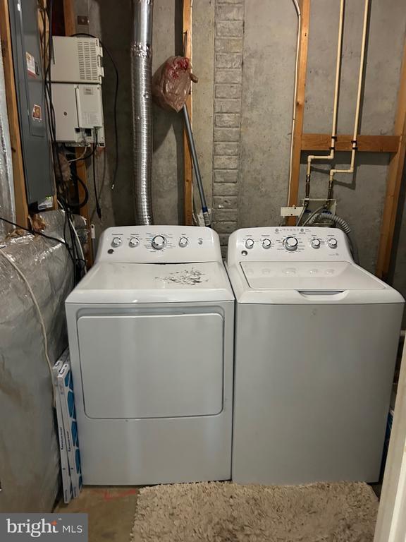 Building Photo - 9602 Woodview Dr