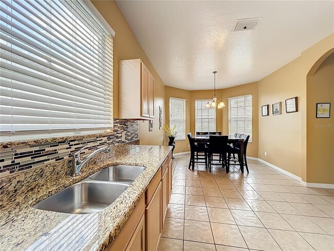 Building Photo - 520 Orista Dr