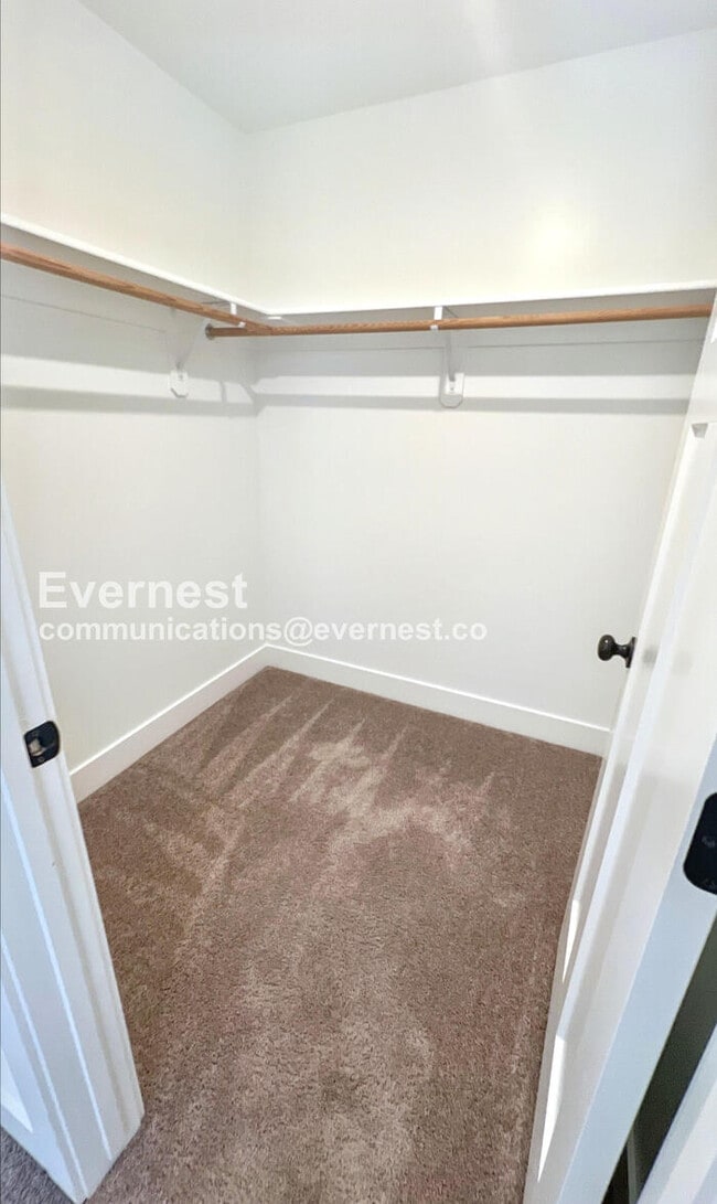 Building Photo - 509 SW Brummel Rd