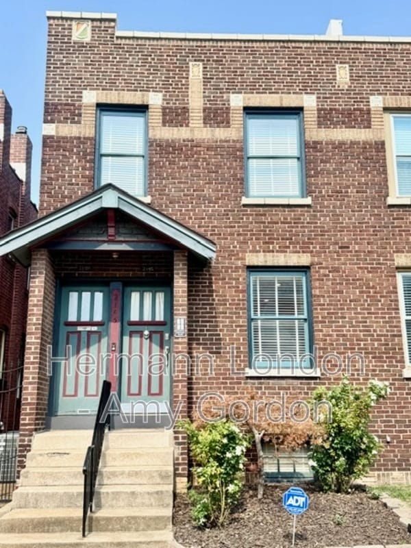 Building Photo - 2145 Victor St