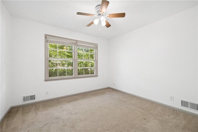 Building Photo - 4531 S Roberts Dr