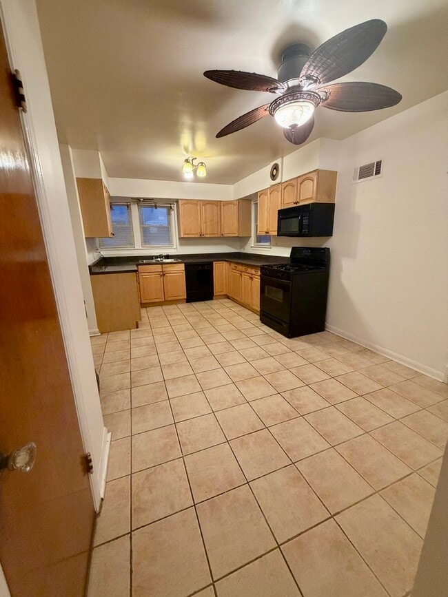 Building Photo - 314 E 83rd St