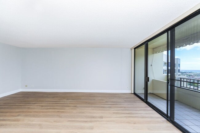 Building Photo - Naniwa Gardens - 1 bdrm/1 bath/1 covered p...