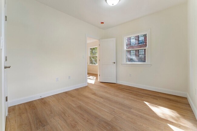 Building Photo - 27 Perrin St