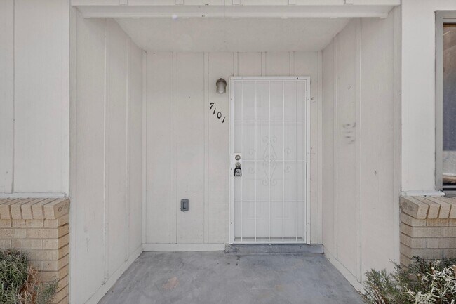 Building Photo - 7101 Cindy Dr NE