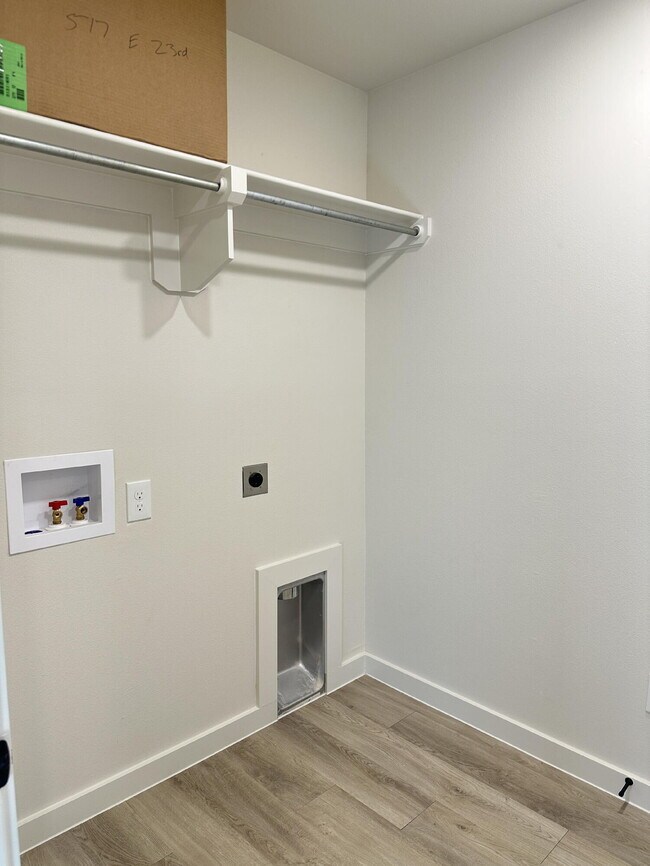 Building Photo - 517 E 23rd St