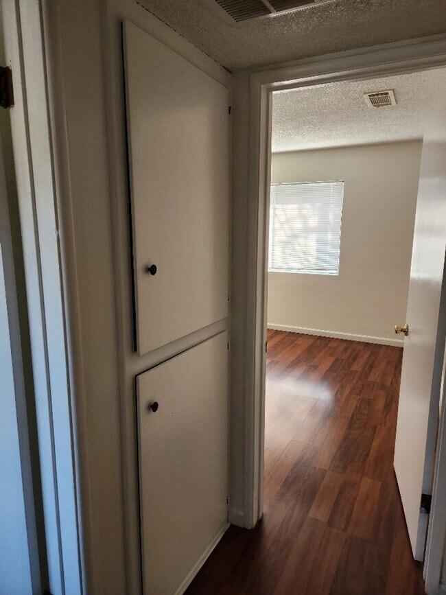 Building Photo - NE Home with pool for rent