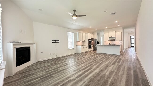 Building Photo - 2314 Cool Grns St