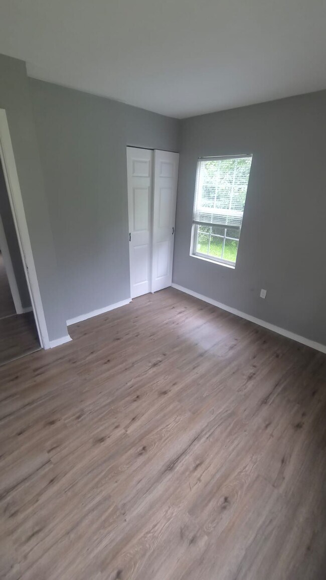 Building Photo - 5286 Osceola Dr