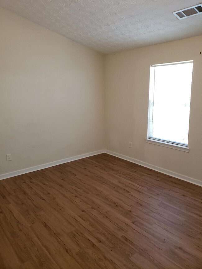 Building Photo - 103 Timber Ridge Dr
